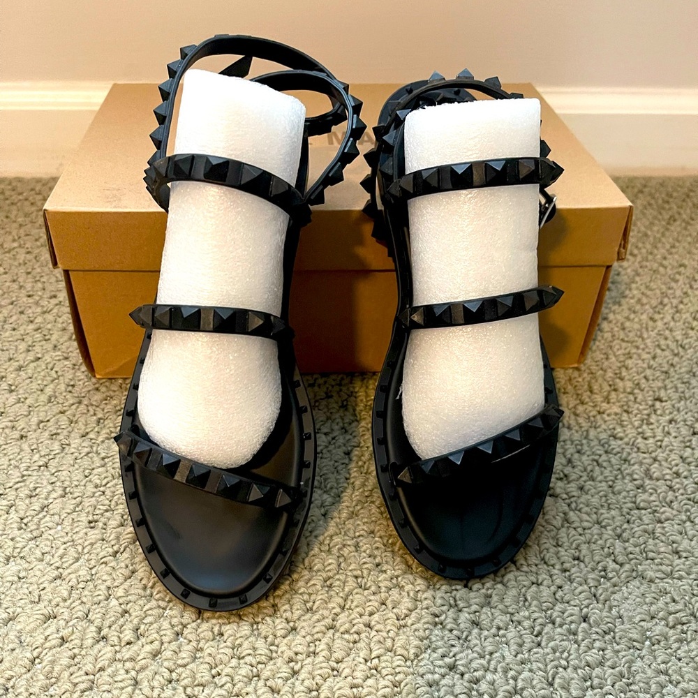 Steve Madden Travel J-Black Sandal